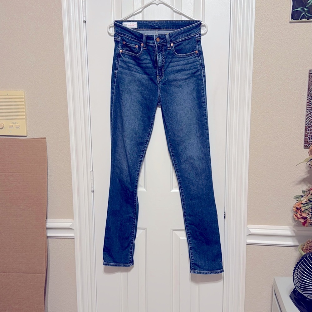 GAP Classic Straight High Rise Sz. 28L
